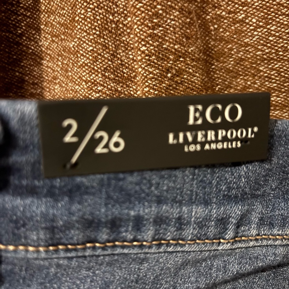 Liverpool Los Angeles "Gia Glider" Eco Crop Jeans. - Picture 5 of 9